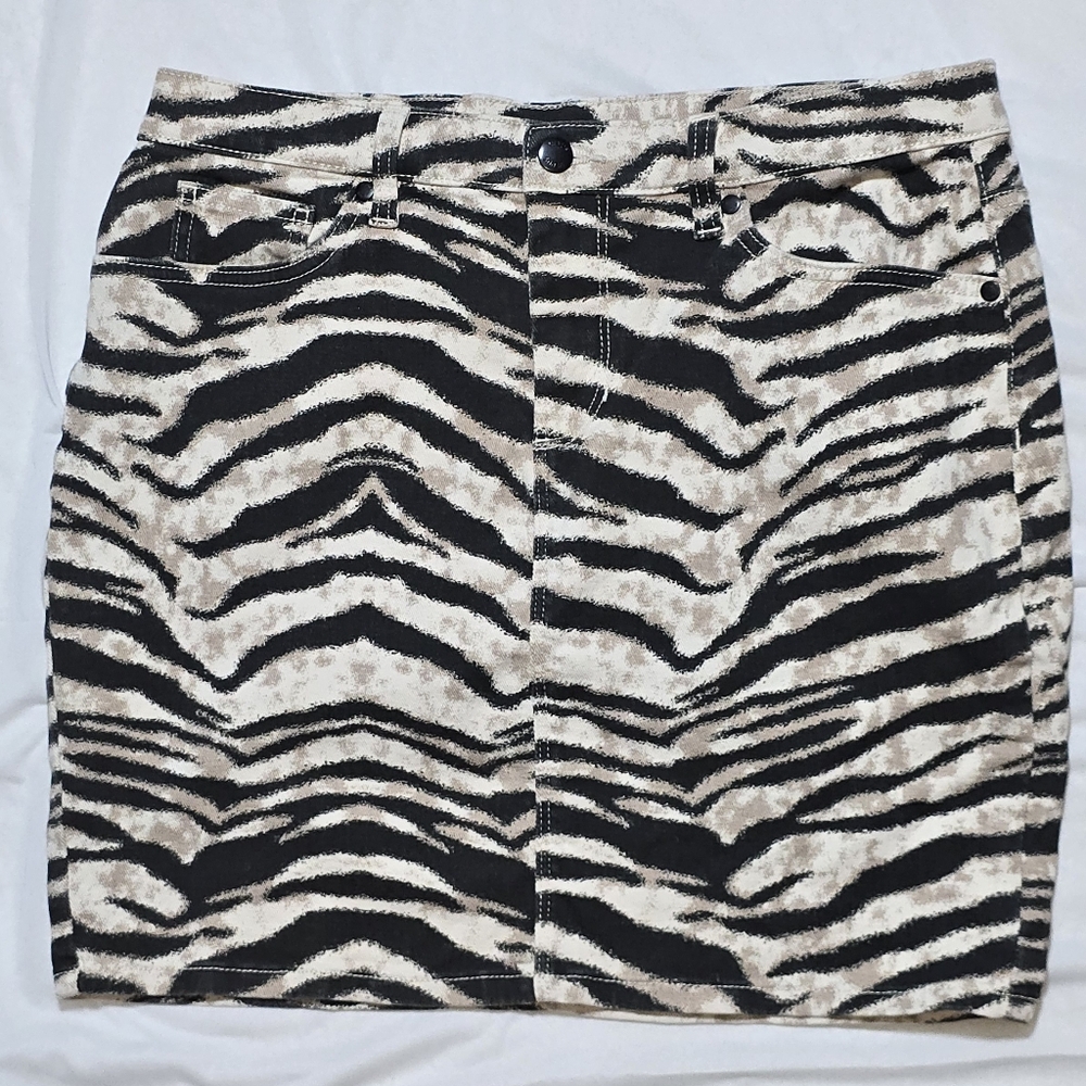 VENUS Black and Cream Mini Pencil Skirt Night Out